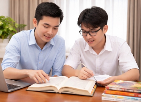 học sinh học lịch sử cùng gia sư 1 kèm 1