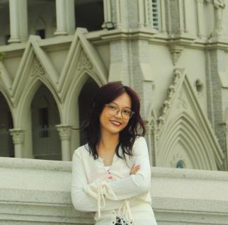 Cô Nguyễn Thị Yến Ngân - Sinh năm: 15/04/2005 dạy 12